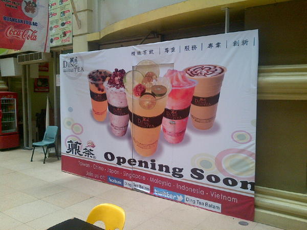 DingTeaBatam's tweet photo. We have boarded up and started renovations of Ding Tea at Nagoya Hill - Food Street. It won't be long till we open. http://t.co/qZkhOq0X