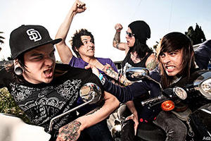 AtlantaThings's tweet image. 10/26/2012: @piercetheveil is performing at the @masquerade_atl  - Video: youtu.be/FZVYOriINwc - atlantathings.com