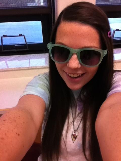 tayyyyy94's tweet image. rti #uselessclass #sunglasses #missingsummer