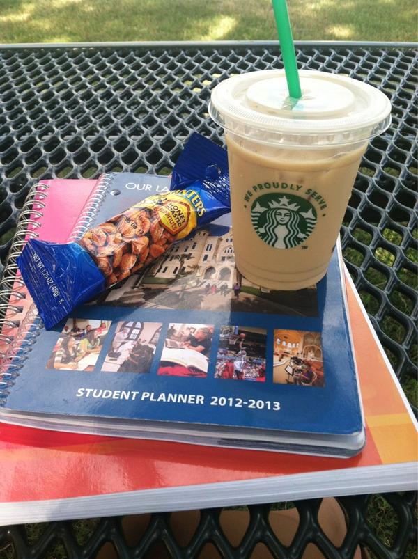 Xihoney_Sandra's tweet image. Snacks for class #honeyroastedpeanuts #whitechocomocha