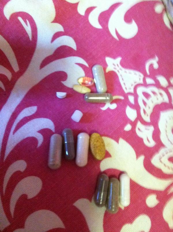 KillingCandida's tweet photo. Pills for the morning💊 http://t.co/tCDMZfQq