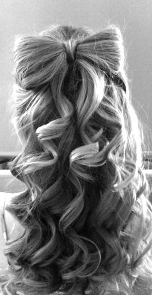 HomeArmsHairBar's tweet photo. Loving this sophisticated take on the Ga Ga bow. http://t.co/jk09Zhss