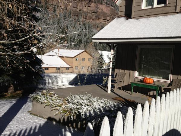 AaronAndDanny's tweet photo. Meanwhile Ouray is covered in a bit of snow http://t.co/OvPDMbEo