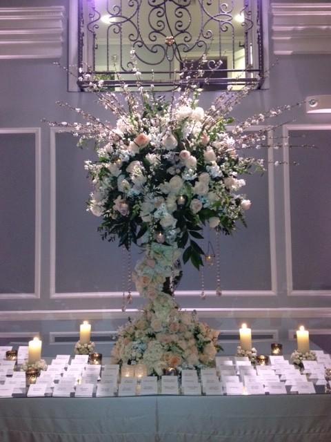 LamsbackFloral's tweet photo. Loving the place card table we created for Kelly and Ryan's big day! Great to work with @STARRevents! http://t.co/qQyTrfJE