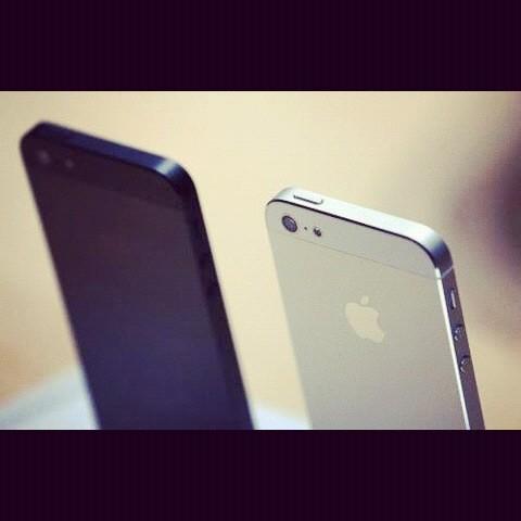 iOS_4_ever's tweet image. White or Black