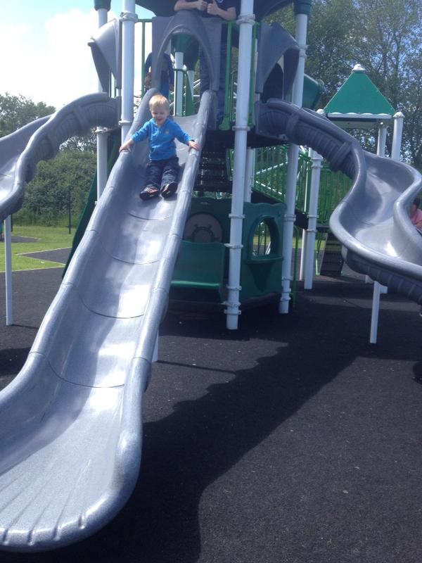 FloydNick's tweet image. loves the slides