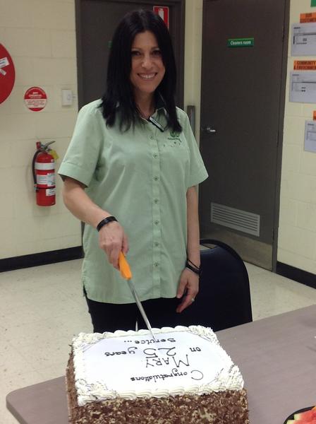 TristanMerrett's tweet photo. @psacraven Congratulations Mary on 25 Years of Service at Cobram!!!! http://t.co/QxgZLWLO