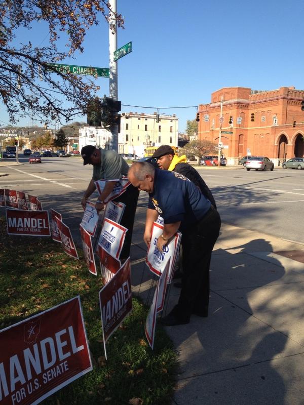 gena_co's tweet photo. Union steelworkers covering up our Mandel signs- so much for free speech. #ohsen #FW  @david_zupan http://t.co/ZroeQ31G
