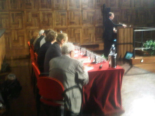 RelazionaleSimb's tweet photo. Dal palco del Convegno Internazionale sulla Famiglia #RS2012 http://t.co/ZuvVFYwq