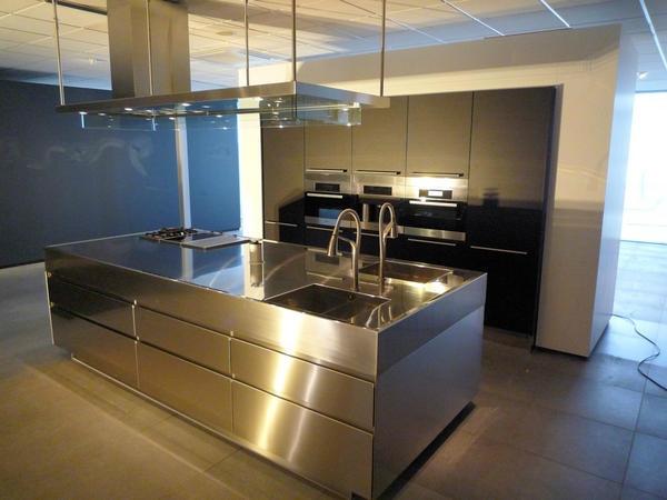 De 2'de #ArcLinea keuken die klaar is voorzien van <a href="/MieleNederland/">Miele Nederland</a> apparatuur. #showroom #LefDesign