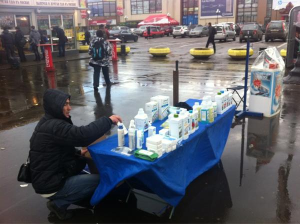 Уже который раз гоняем с <a href="/YPCCC_/">МОП Чертаново-Центр.</a> , торговцев у метро ! Каждый день одно и тоже !