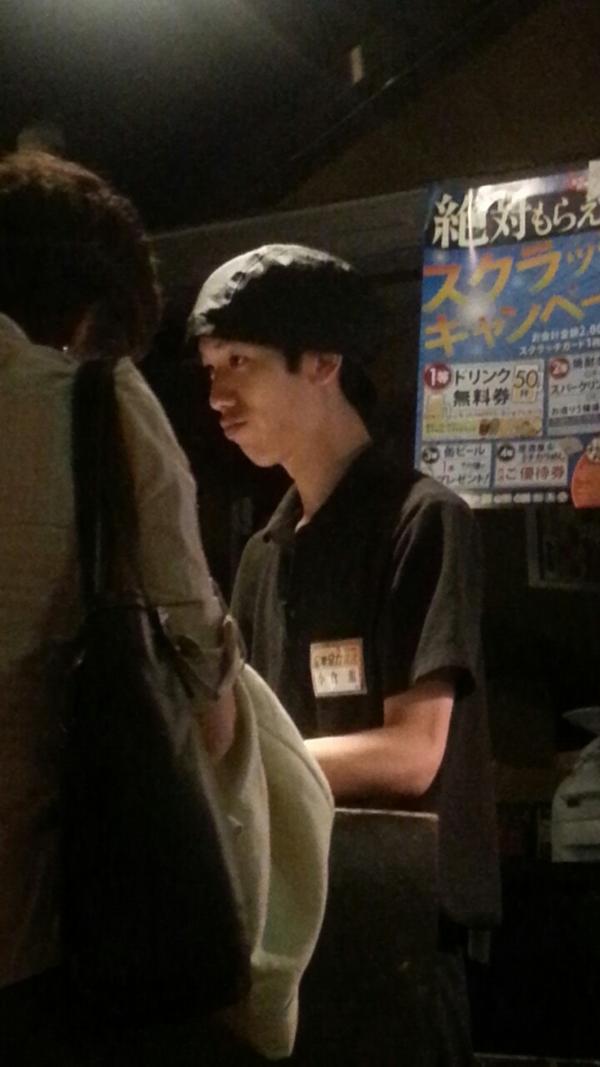 yu__________u's tweet photo. 小倉がバイトしてる。かっこいいー http://t.co/L9vtHJRp