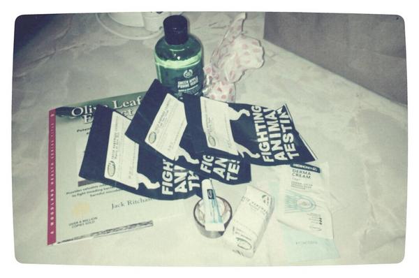 First Eid gift in a while :) Pampering kit from Lush, The Body Shop and Comvita.