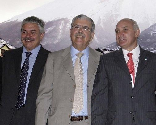 Cálido Homenaje del Ministro Julio de Vido hacia el Subsecretario de Vivienda Arq Luis Bontempo  bitly.com/P8crqa