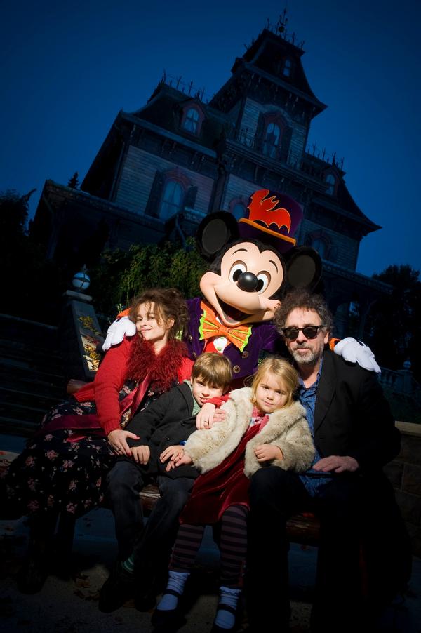 Vu à Disneyland Paris : célébrités, VIP et people - Page 7 A6JCunQCMAANpNs