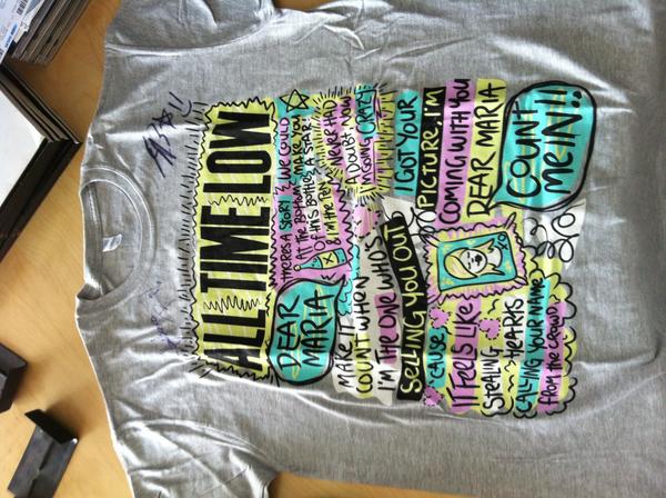 U18Espana's tweet image. ¡Sorteamos esta camiseta de @AllTimeLow firmada entre nuestros fans de facebook y followers de @U18espana que hagan RT!