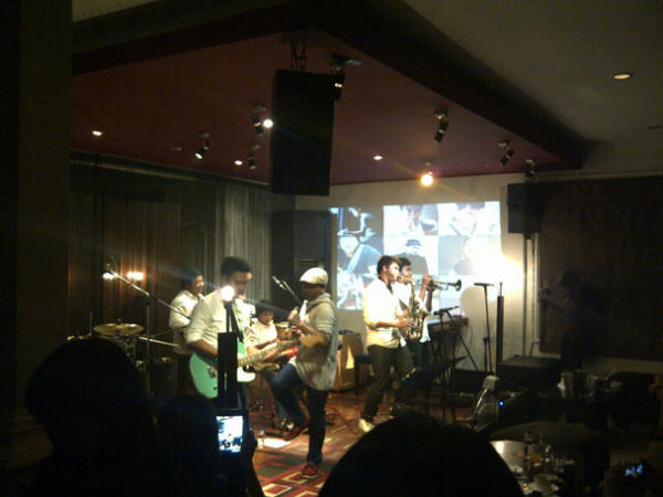 Tompi Holics tweet media