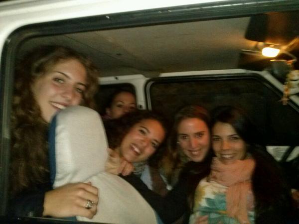 gloriamatmon's tweet photo. @beaa221 @LauraGoGue04 @SarabelSanchez y croque. la balaaaa blancaaaaa!!!! http://t.co/6gFxWihc