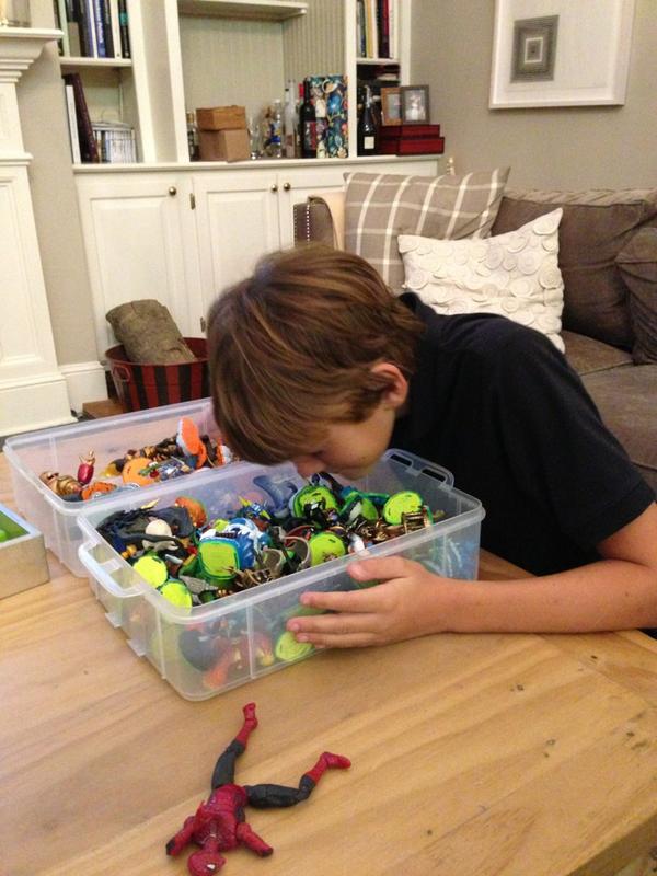 aSpooni24's tweet photo. "Mmm smells like glue and chemical" #babysitting http://t.co/F5VIdks