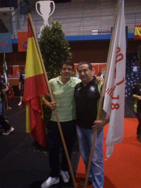CheLe__14's tweet photo. Campeon de nacional ,don Picio martin garciaa...TORNEO DARDOS BENIDORM SHORT http://t.co/2l9uqDcO