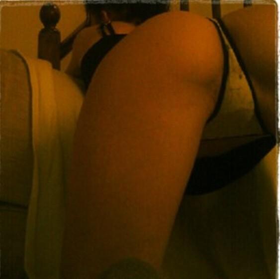 FRoxy's tweet photo. #me #bentover so horny right now boys and girls http://t.co/vYbzWBpi