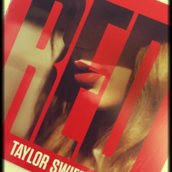 bron1_e's tweet photo. Just listening to my girl @taylorswift13 #red  http://t.co/lHQ3IvNA http://t.co/mC7tQMLu