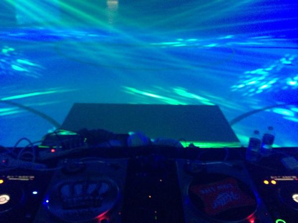 iamschnibs's tweet image. Almost time to blow the roof off #lerinque at #SCREAM2012 @iheartfresh