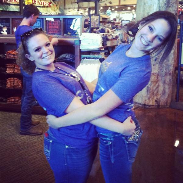 MandaKyMo's tweet image. We had to do the back break pose. #bestfriend #RandomIdea