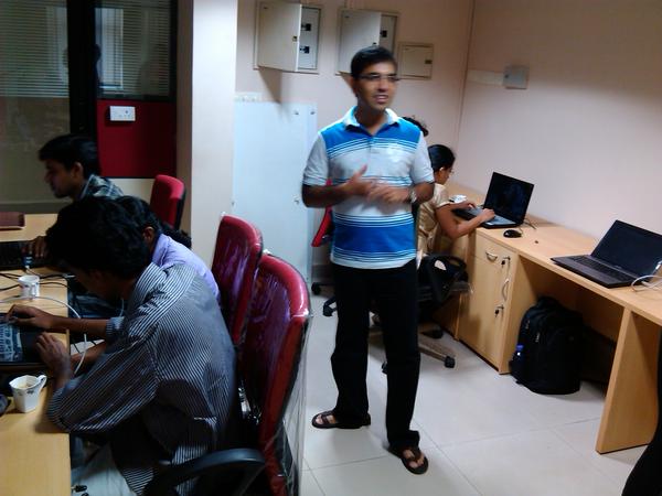 GoaRubyUG's tweet image. First meetup in progress with @kamatanay walking through basic ruby!