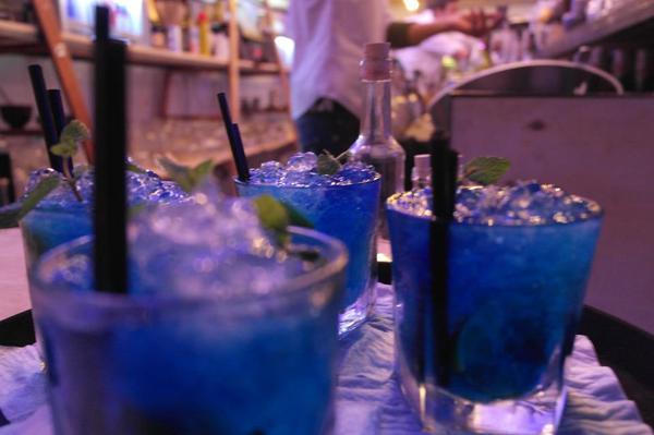 SamsungSA's tweet image. Fashion is tasteful but our #BlueThread cocktails are TASTY! Get spotted @unionbar011 &amp;amp; you could win a #NX1000