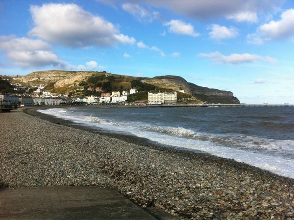 matthewkidd92's tweet image. Nice day for the Beach #llandudno