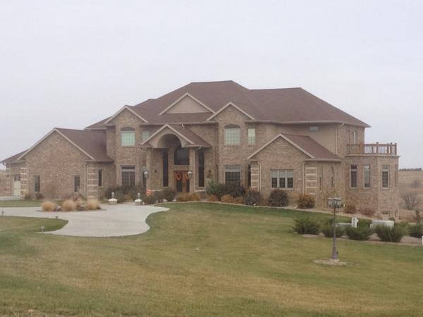 TJdoinitbig's tweet image. @DavisDunHAM_69 @LukeHBrowne our new house! Can't wait to move in! #fugyeah