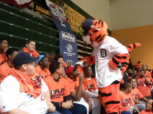 .<a href="/tigers/">Detroit Tigers</a> mascot Paws helps get the Wanna Play? event at @WayneSTWarriors started with <a href="/BGCA_Clubs/">Boys & Girls Clubs of America</a>. <a href="/MLBRBI/">MLBRBI</a>