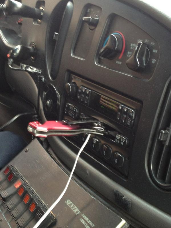 FF_EMTProblems1's tweet image. A good knife can fix anything, #ghetto #emtproblems