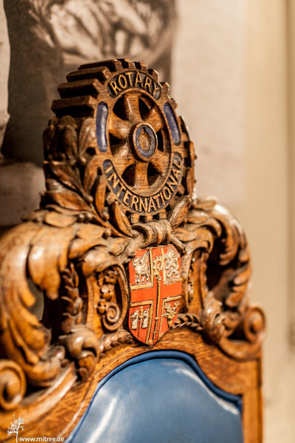 RCKCLondon's tweet photo. The Presidents' Chair finally returned to our Club! Read about this legend on our website. Photo: http://t.co/kGqTYbpT http://t.co/9AVtTdKs