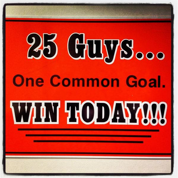 SFGiants's tweet photo. #GameDay - 25 guys...1 Common Goal...#WinToday #SFGiants http://t.co/z6Jd5fjM