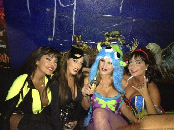 Soo much fun last night! @Nina_Mercedez @jessicajaymes @KortneyKane @XxxFastPass http://t.co/IaLiprN<a class="tags" target="_blank" title="On Twitter" href="/?out=eyJ0eXAiOiJKV1QiLCJhbGciOiJIUzUxMiJ9.eyJpYXQiOjE3MjQ1NjEyOTEsImlzcyI6InR3cG9ybnN0YXJzLmNvbSIsIm5iZiI6MTcyNDU2MTI5MSwiZXhwIjoxNzU2MDk3MjkxLCJyZWRpcmVjdF91cmwiOiJodHRwczovL3R3aXR0ZXIuY29tL05pbmFfTWVyY2VkZXoifQ.fk6p7dwv2bo6r5iwqtEyZKvGjW4imdSEhqHKmFhFU5HDgXA7t9_Z1dItw5EzWZH_dClb3rZD6suMpnGrqxIfXA">@Nina_Mercedez</a><a class="tags" href="/tag/jessicajaymes">@jessicajaymes</a>