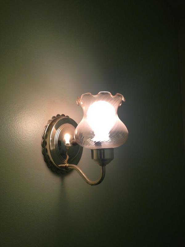 BlitzkreigYK's tweet image. Changing out these #TurnOfTheCentury  sconces... Wife calls it a #PeriodPiece... The #WrongPeriod!!