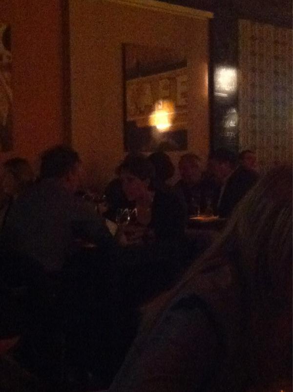 ElineVije's tweet photo. Gespot #wateenbazen #annies http://t.co/9yYBViMp
