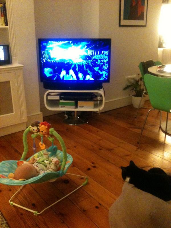 Barneythefatcat's tweet photo. Digging the #xfactor #wlf http://t.co/sxPY4318