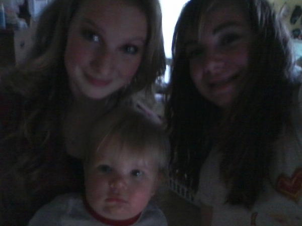 ThatOneGirl79's tweet photo. Hangin with my best friend and boo boo:) http://t.co/jSBn6U0J