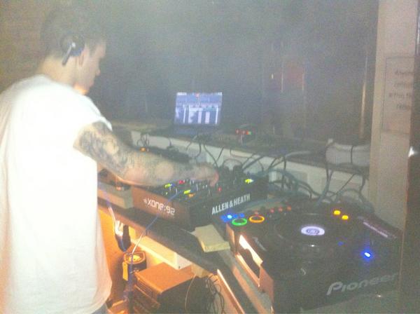 caol_an's tweet image. #Bekuz representin #Derry and #MCR @zutekh  tonight! CAAAAM ANNNNNNN