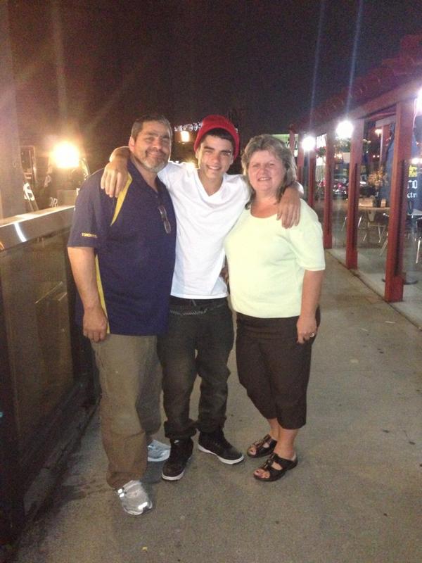 andreozzii4's tweet image. Happy anniversary mom and dad, love u both so much #23year #loveu #greatestparentsever