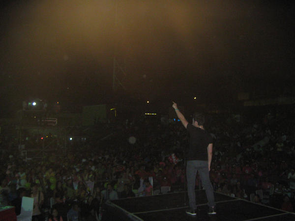 FerrantiMusica's tweet photo. Feliz noche #SientoQlsAmo a dormir ando agotado espero que les guste la foto..!! http://t.co/drLlntnp