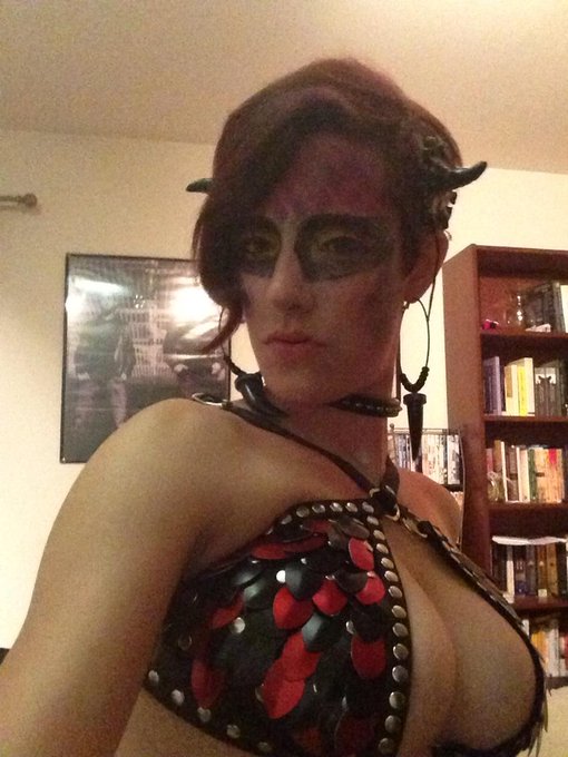 My Halloween outfit. Do we like? <3 http://t.co/cpZSeRm4<a href="/tag/metalwork"class="tags"><span>#metalwork</span></a><a href="/tag/broze"class="tags"><span>#broze</span></a>