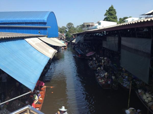 DustyBoyd85's tweet photo. Floating market outside of Bangkok http://t.co/kL6vTufc