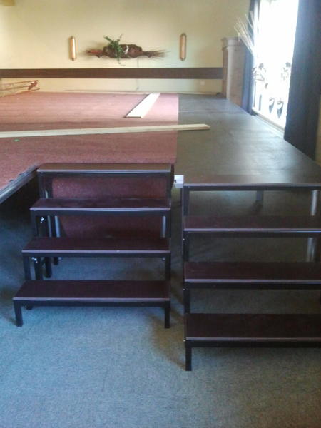 BoerMarker's tweet photo. Nieuw podium voor de verenigingen in #fleringen. Dankzij #cultuurfondsfleringen #dorpshuis en #rabobank. http://t.co/BVdHnNoT