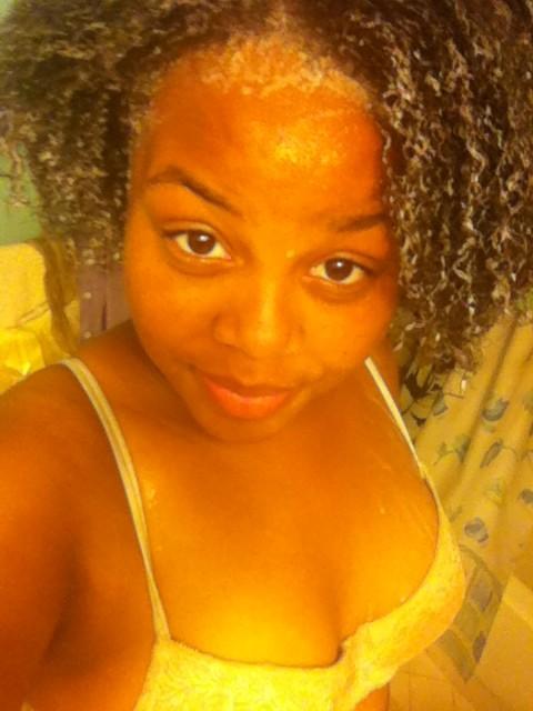 shawtyaredbone's tweet image. Washing my hair tho