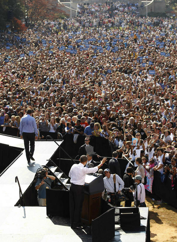 Bernie_n_2020's tweet photo. Check out this pic of an Obama gathering @bwilliams thinks &amp; says this was a small turnout. We know who Brian works for http://t.co/m72G0fdq