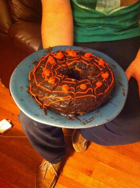 allison_heather's tweet photo. Halloween Cake!!! Thanks, Jackson!! http://t.co/6Lzqi0hg